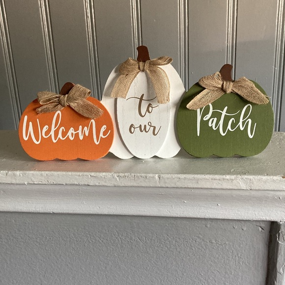 NWT- Welcome To Our Patch- Triple Wooden Pumpkin Sign w/ Easel Stand - Picture 1 of 17